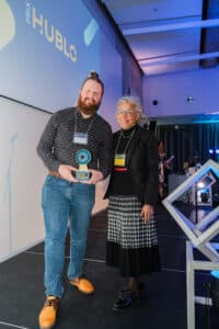 Simon Côté-Massicotte, Université du Québec en Abitibi-Témiscamingue (UQAT) et Mme Elisabeth Charles, responsable de l’organisme SALTISE